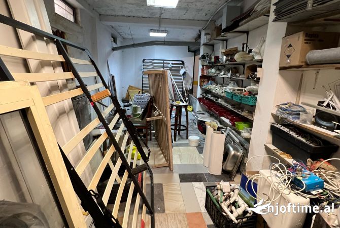 Shitet Magazine📍Komuna e Parisit  💶Cmimi:49.500 Euro