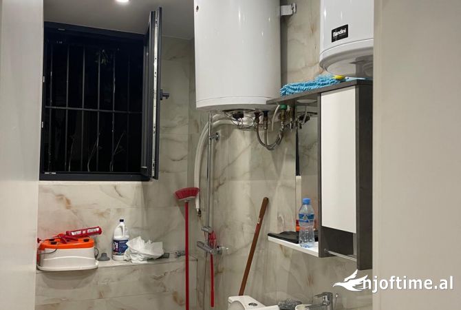 Ambiente Commerciale in Affitto 1+1 a Tirana - 500 Euro