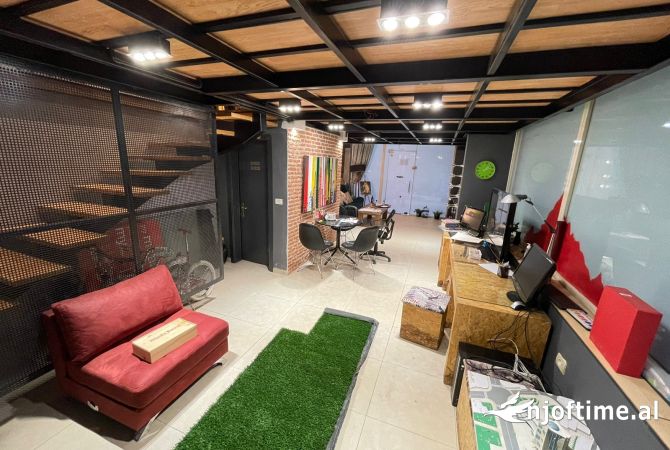 Ambiente Commerciale in Affitto 3+1 a Tirana - 550 Euro