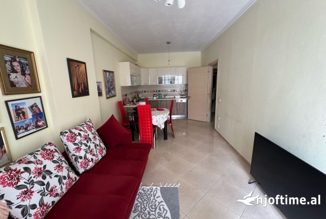 Shtepi ne shitje Apartament ne Tirane, 1+1, Mobilimi E mobiluar, Pagesa 90,000  Euro.