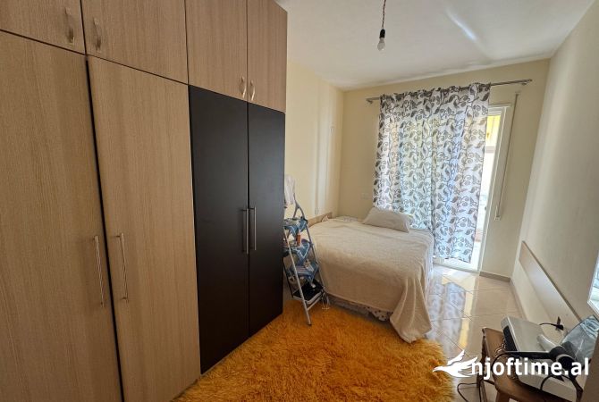 Shtepi ne shitje Apartament ne Tirane, 1+1, Mobilimi E mobiluar, Pagesa 90,000  Euro.
