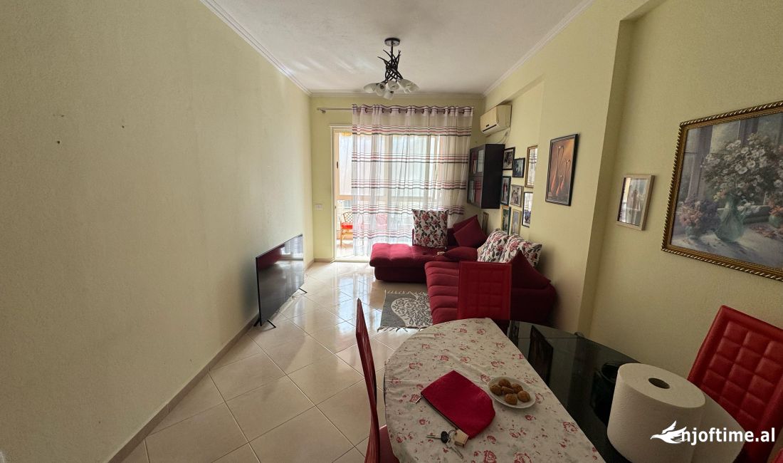 Shtepi ne shitje Apartament ne Tirane, 1+1, Mobilimi E mobiluar, Pagesa 90,000  Euro.