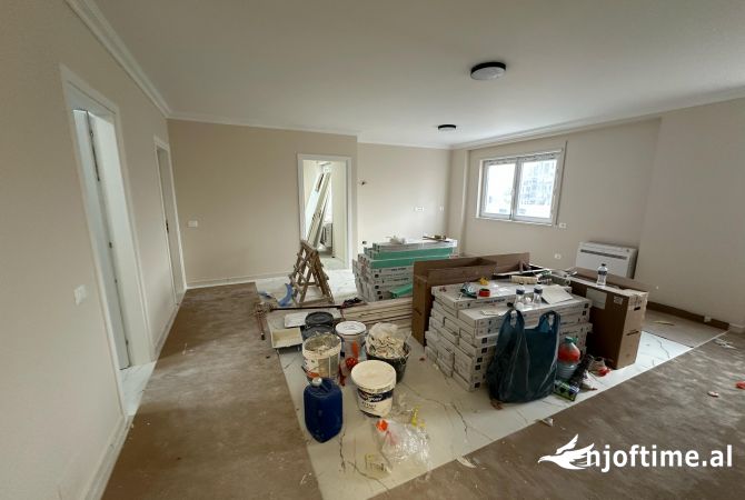 Ambiente Commerciale in Affitto 3+1 a Tirana - 1,000 Euro