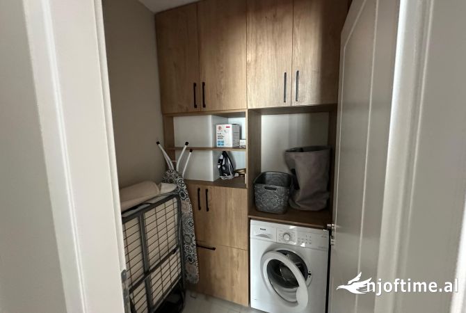 Shtepi ne shitje Apartament ne Tirane, 2+1, Mobilimi E mobiluar, Pagesa 460,000  Euro.