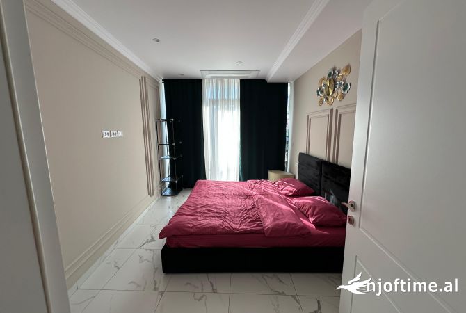 Shtepi ne shitje Apartament ne Tirane, 2+1, Mobilimi E mobiluar, Pagesa 460,000  Euro.