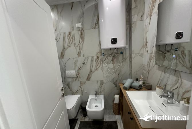 Shtepi ne shitje Apartament ne Tirane, 2+1, Mobilimi E mobiluar, Pagesa 460,000  Euro.