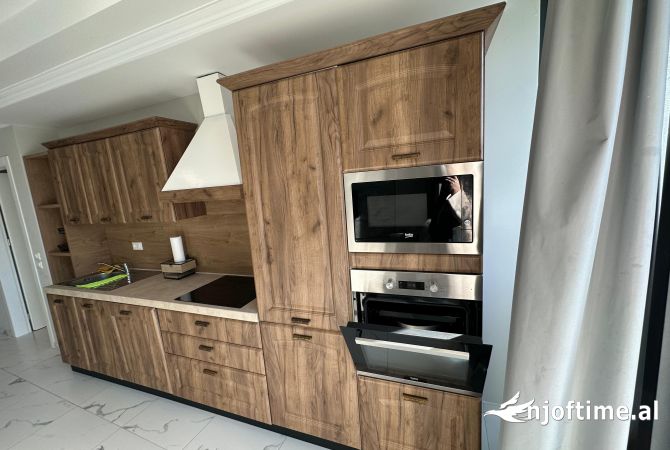 Shtepi ne shitje Apartament ne Tirane, 2+1, Mobilimi E mobiluar, Pagesa 460,000  Euro.