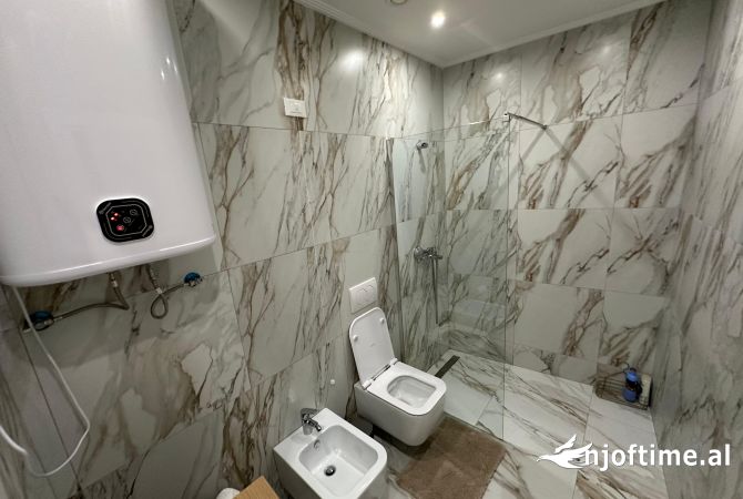 Shtepi ne shitje Apartament ne Tirane, 2+1, Mobilimi E mobiluar, Pagesa 460,000  Euro.