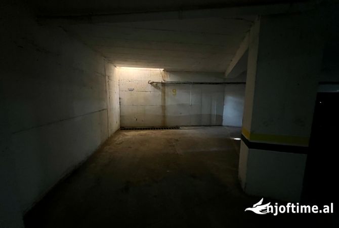 Shitet Post Parkimi📍Rruga Thanas Ziko 💶Cmimi:23.000 Euro