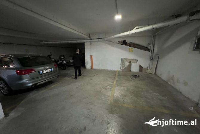 Shitet Post Parkimi📍Rruga Thanas Ziko 💶Cmimi:23.000 Euro