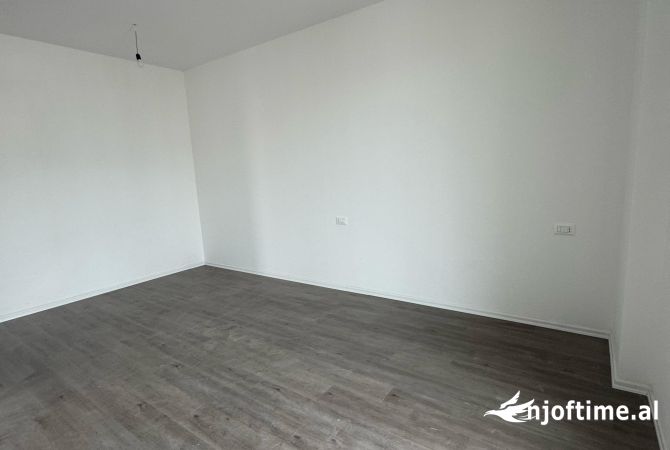 Qera Ambient per Zyre📍Rruga e Kosovareve 💶Cmimi:1000 Euro