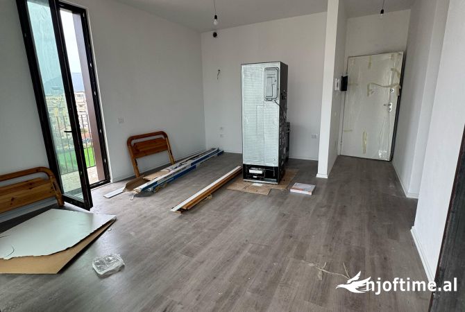Qera Ambient per Zyre📍Rruga e Kosovareve 💶Cmimi:1000 Euro