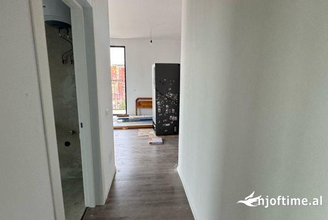 Qera Ambient per Zyre📍Rruga e Kosovareve 💶Cmimi:1000 Euro