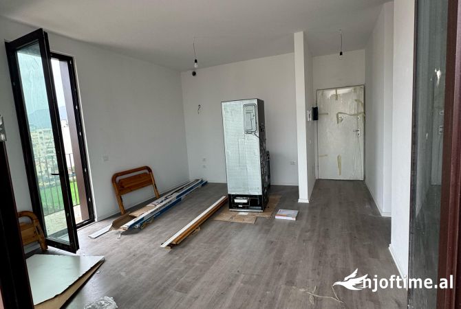 Qera Ambient per Zyre📍Rruga e Kosovareve 💶Cmimi:1000 Euro