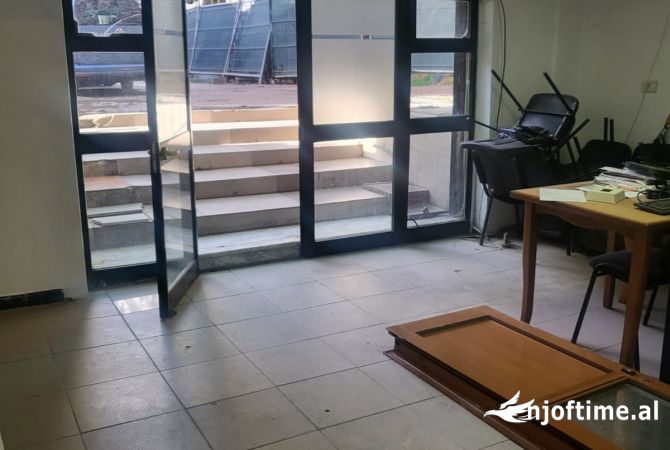 Qera Ambient Biznesi 📍Komuna e Parisit💶Cmimi:45.000 Leke