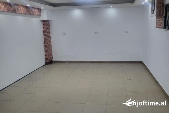 Qera Ambient Biznesi 📍Komuna e Parisit💶Cmimi:45.000 Leke