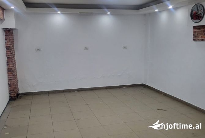 Qera Ambient Biznesi 📍Komuna e Parisit💶Cmimi:45.000 Leke