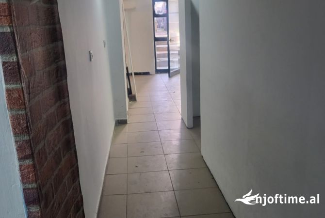 Qera Ambient Biznesi 📍Komuna e Parisit💶Cmimi:45.000 Leke