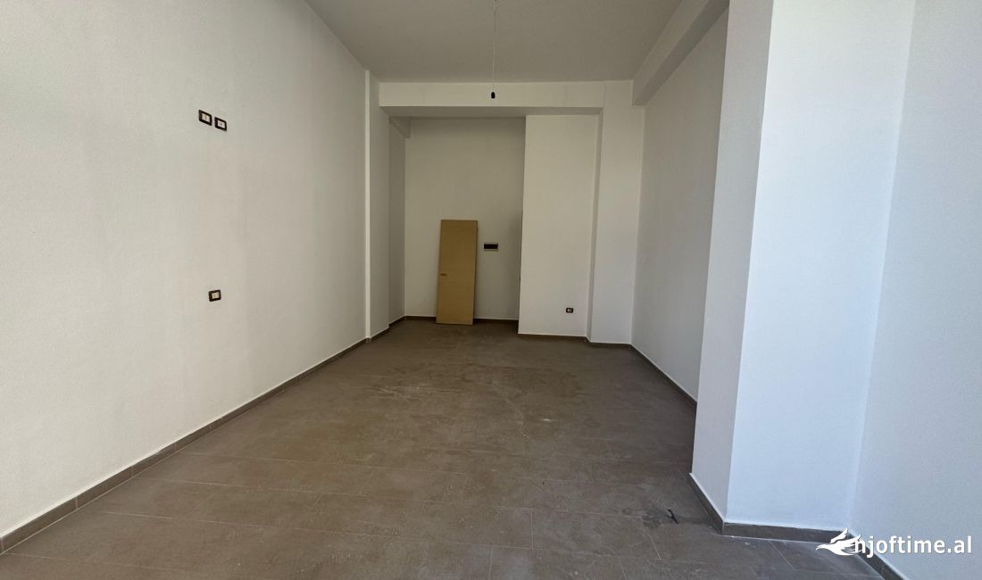 Qera Ambient Biznesi📍Astir 💶Cmimi:30.000 leke