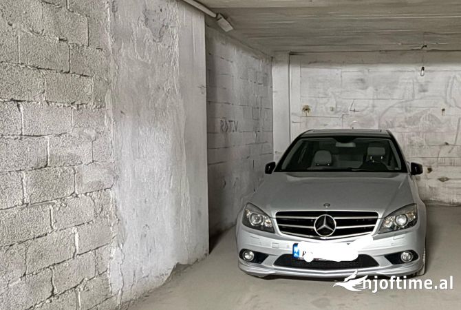 Shiten 3 Poste Parkimi Dhe 1 Garazh📍Bulevardi Gjergj Fishta💶Cmimi total: 130.000 Euro (I diskutues