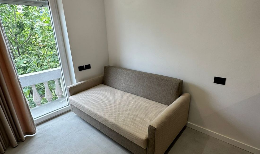 Shtepi ne shitje Apartament ne Tirane, Garsoniere, Mobilimi E mobiluar, Pagesa 220,000  Euro.