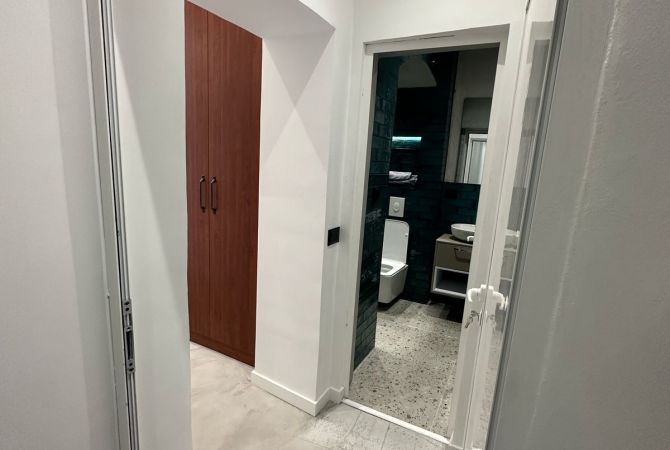 Shtepi ne shitje Apartament ne Tirane, Garsoniere, Mobilimi E mobiluar, Pagesa 220,000  Euro.