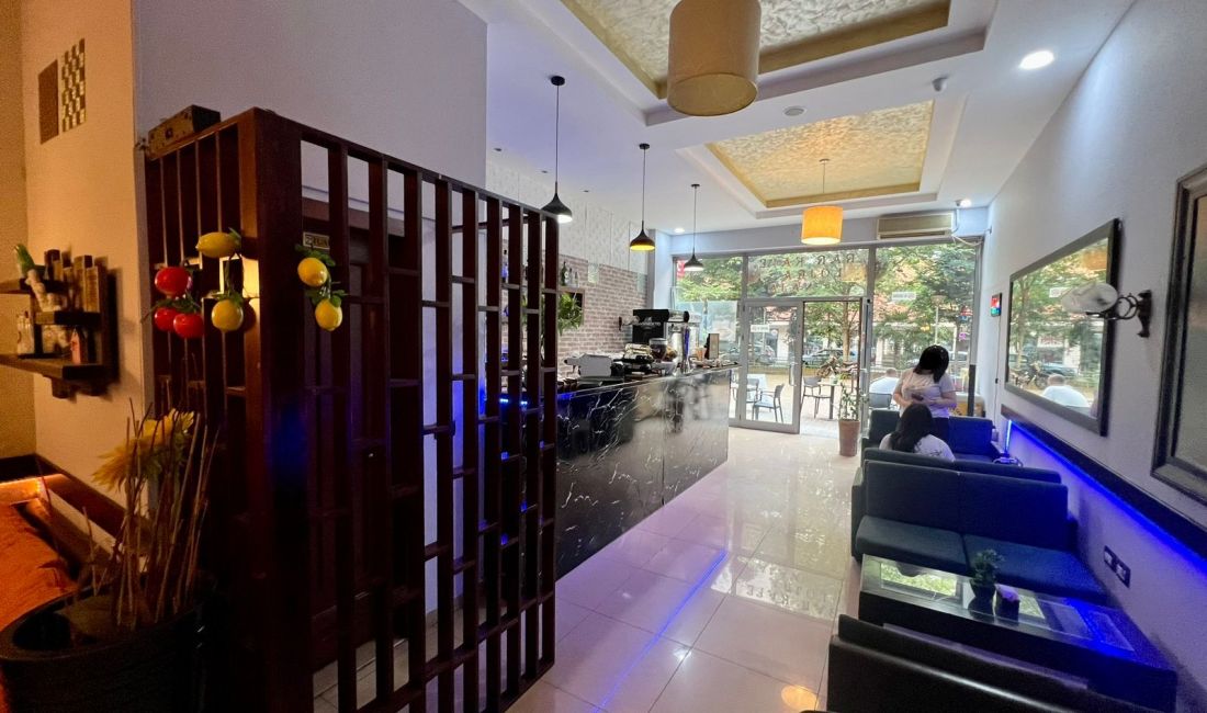 Shitet Ambient Biznesi📍Pas Komisariatit Nr 4💶Cmimi:550.000 Euro