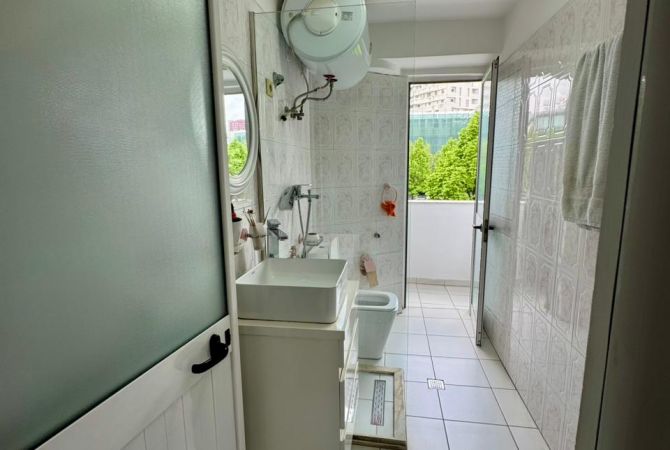 Qera Ambient per Zyra/Klinika Estetikee📍Vasil Shanto💶Cmimi:750 Euro