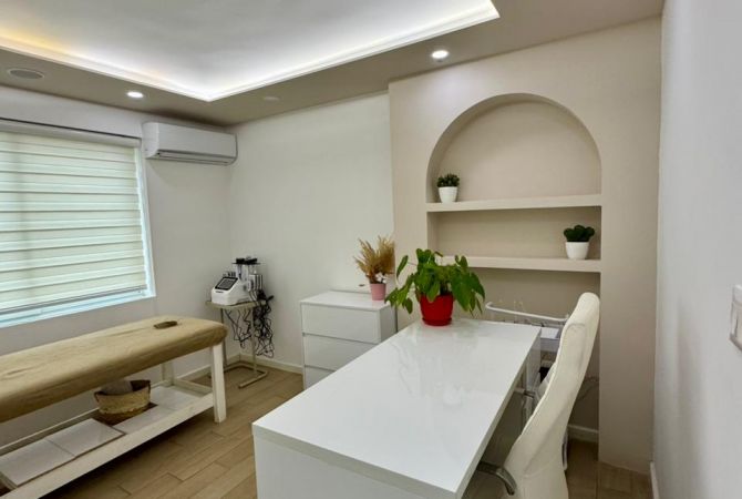 Qera Ambient per Zyra/Klinika Estetikee📍Vasil Shanto💶Cmimi:750 Euro