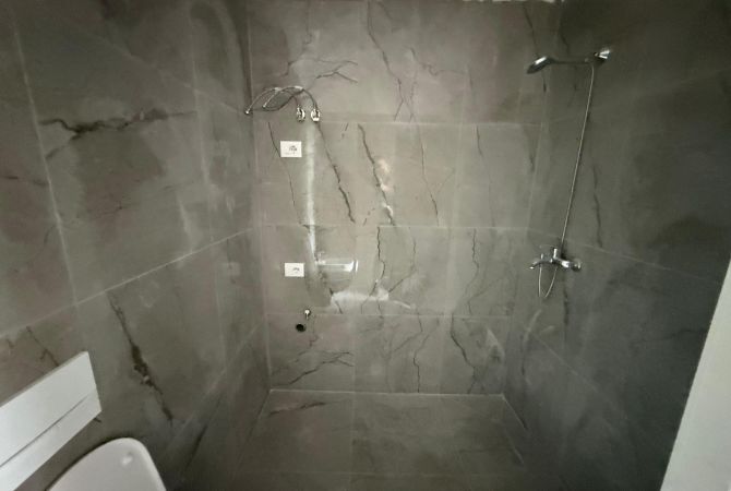 Shtepi ne shitje Apartament ne Tirane, 3+1, Mobilimi Bosh, pa mobiluar, Pagesa 177,190  Euro.