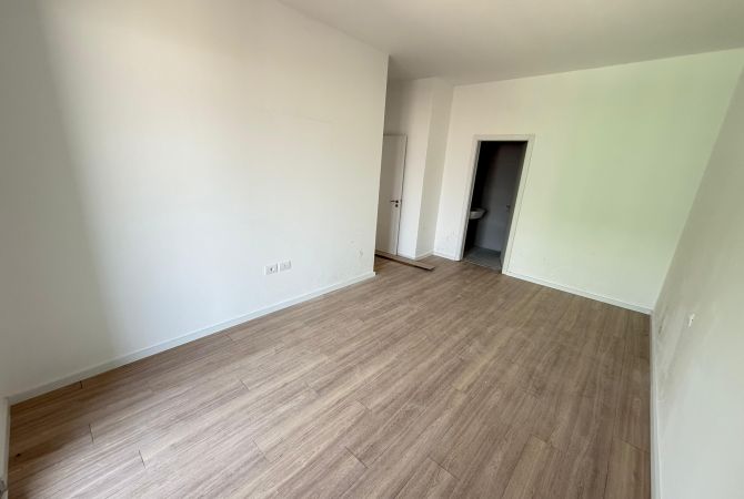Shtepi ne shitje Apartament ne Tirane, 3+1, Mobilimi Bosh, pa mobiluar, Pagesa 177,190  Euro.