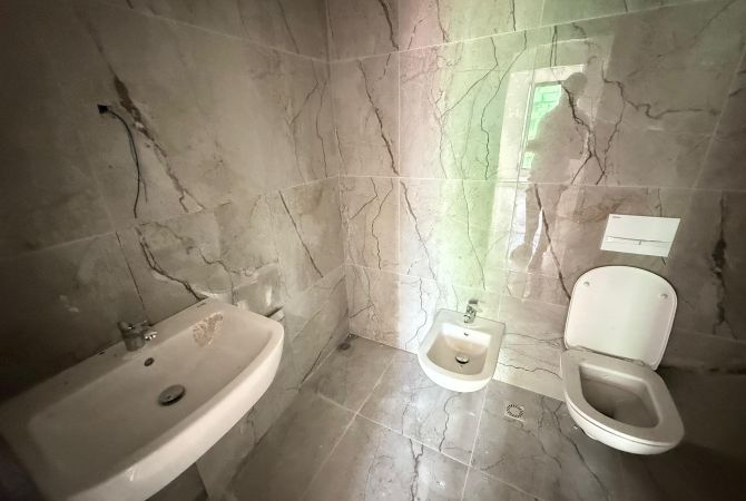 Shtepi ne shitje Apartament ne Tirane, 3+1, Mobilimi Bosh, pa mobiluar, Pagesa 177,190  Euro.