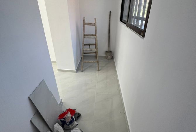 Shitet Dyqan📍21 Dhjetori 💶Cmimi:630.000 Euro