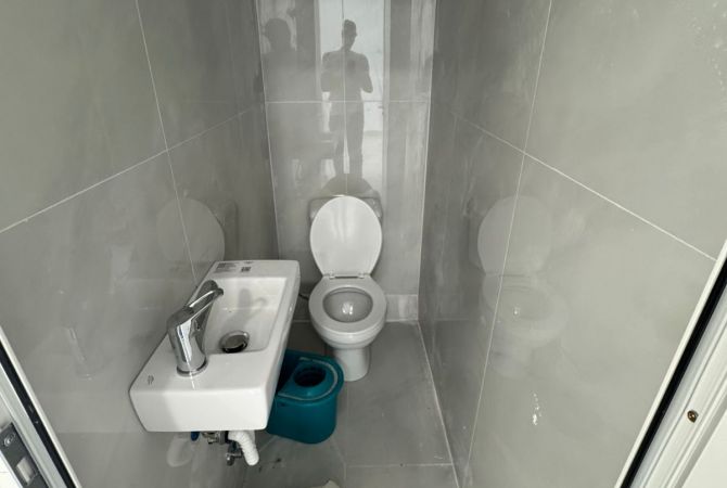 Shitet Dyqan📍21 Dhjetori 💶Cmimi:630.000 Euro