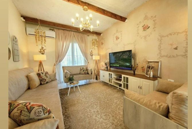 Shtepi ne shitje Apartament ne Tirane, 2+1, Mobilimi E mobiluar, Pagesa 173,000  Euro.