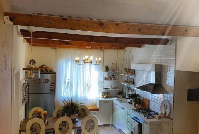 Shtepi ne shitje Apartament ne Tirane, 2+1, Mobilimi E mobiluar, Pagesa 173,000  Euro.