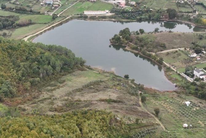 Truall ose Toke ne Tirane - 100,000 Euro