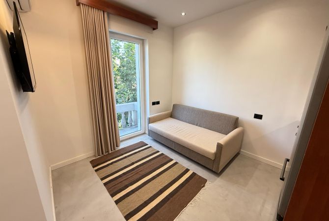 Shtepi ne shitje Apartament ne Tirane, Garsoniere, Mobilimi E mobiluar, Pagesa 220,000  Euro.