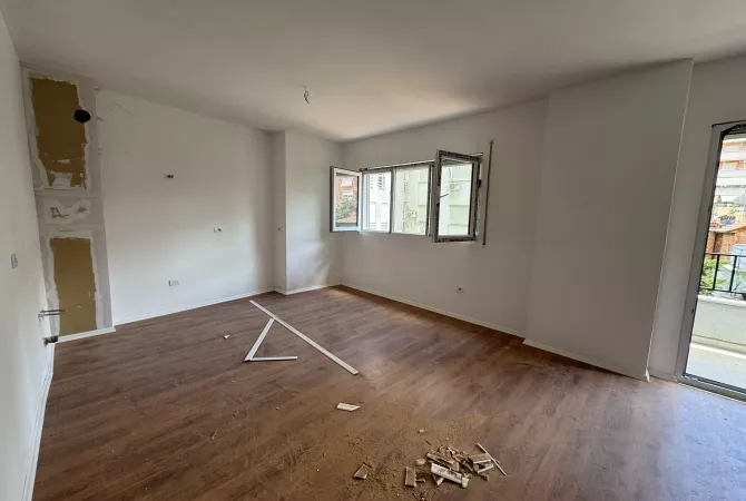 Business Property for Rent 3+1 in Tirana - 600 Euro