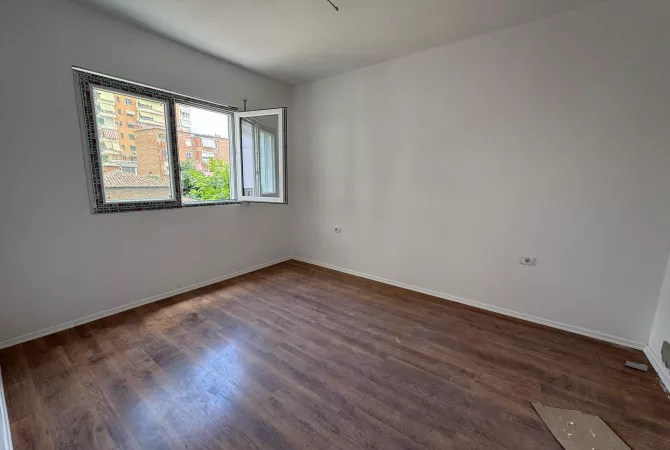 Business Property for Rent 3+1 in Tirana - 600 Euro