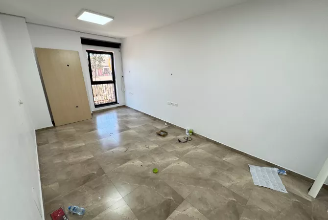 Business Property for Rent 3+1 in Tirana - 700 Euro