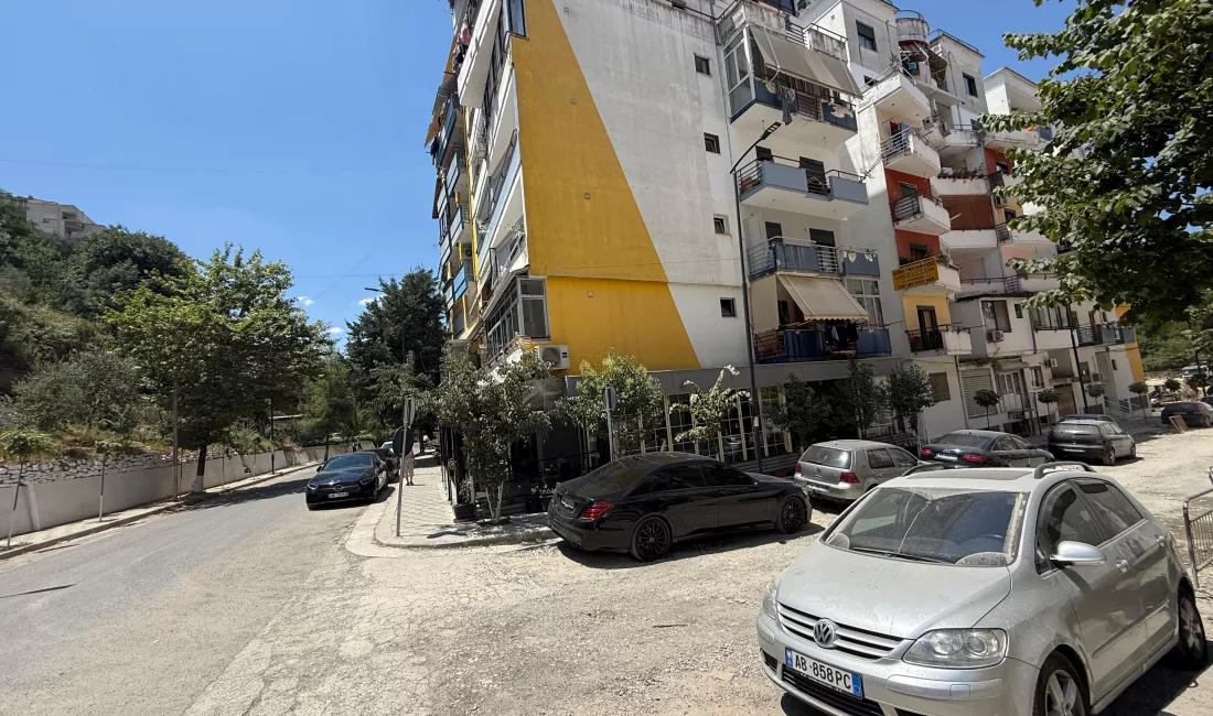 Shitet Dyqan📍Fresk 💶Cmimi:95.000 Euro