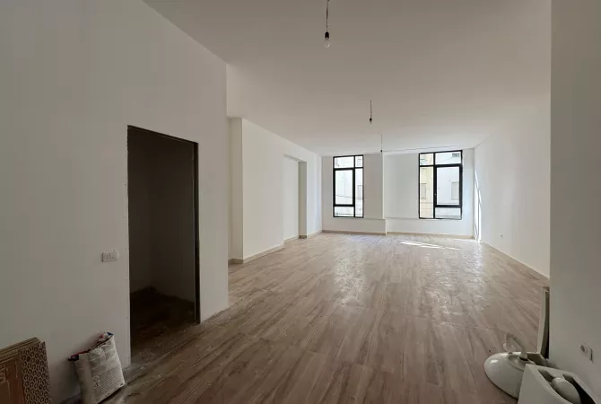Business Property for Rent 3+1 in Tirana - 1,300 Euro