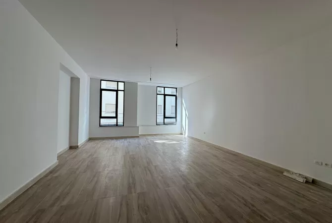 📣Qera Ambient Biznesi📍Rruga Mine Peza 💶Cmimi:1300 Euro