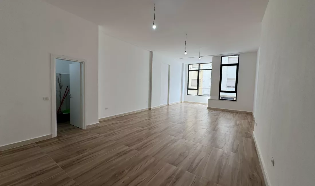 Qera Ambient Biznesi📍Rruga Mine Peza 💶Cmimi:1300 Euro