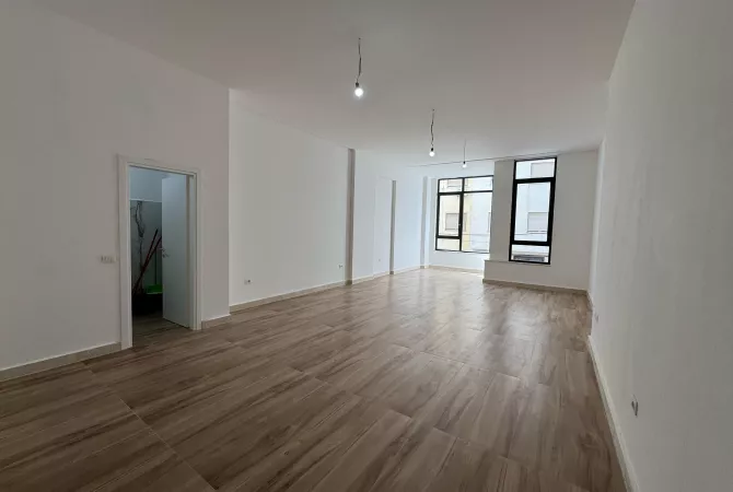Business Property for Rent 3+1 in Tirana - 1,300 Euro
