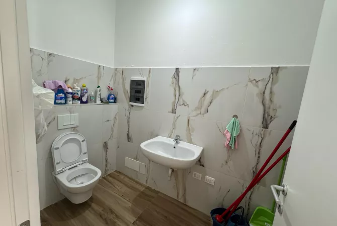 Business Property for Rent 3+1 in Tirana - 1,300 Euro