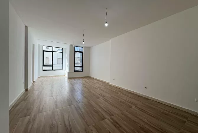 Business Property for Rent 3+1 in Tirana - 1,300 Euro