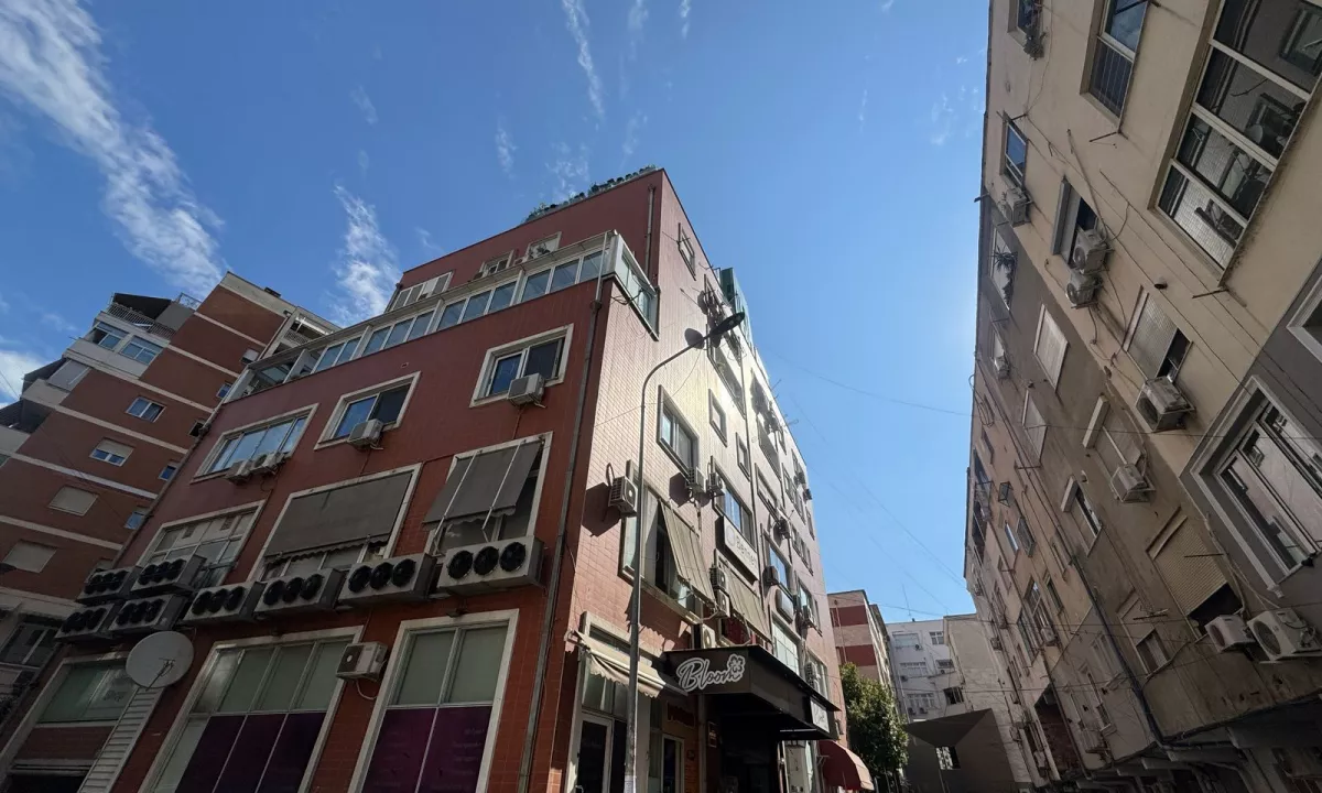 🏢Jepet me qera Ambjent biznesi ne Qender te Tiranes 💶Cmimi 4000Euro neto I diskutueshem