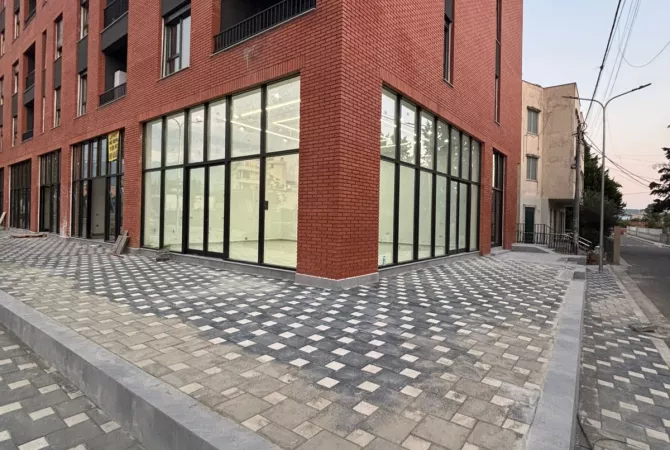 📣 Shitet Dyqan 📍 Paskuqan, pranë Spitalit dhe Shkollës Paskuqan💶 Çmimi total: 214,600 €